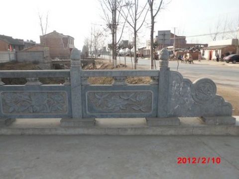 點(diǎn)擊查看詳細(xì)信息<br>標(biāo)題：欄板石 閱讀次數(shù)：2584